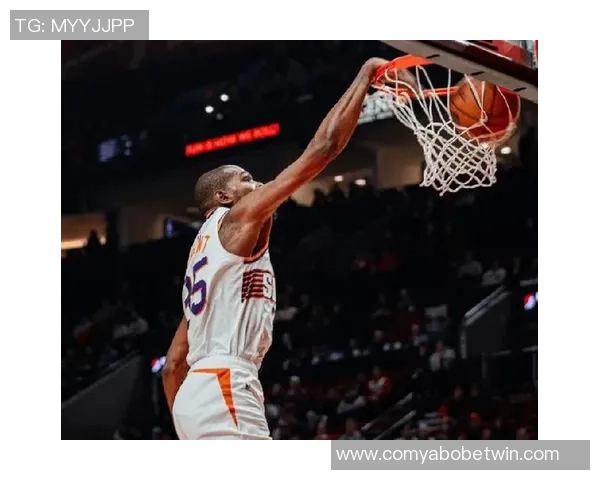 布克上半场表现挣扎12投5中仅得14分5篮板罚球命中率低迷